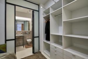 ORANGEHOMES Unique design 3 bathrooms flat