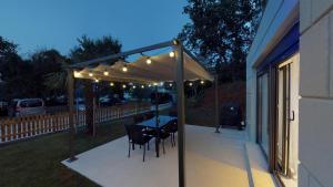 3 Bed Flat - Sleeps 6 - Garden - Parking - Wifi