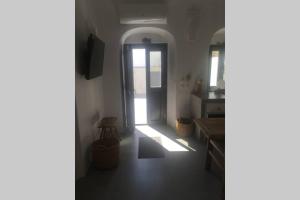 Santorini Folia Cave house with jacuzzi