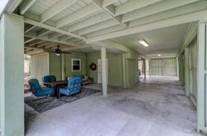 Bungalow room in 35 Twin Oaks