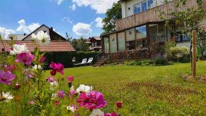 Haus mit stilvoller Ferienwohnung und Tiny House nahe Ammersee für 2-6 Personen