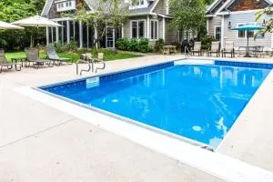 Putter's Pool House - LaPorte