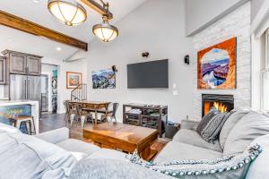 Three Bedroom House room in Alpine Retreat - 1266 Park Ave