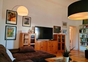 Nana-EG-80m2 sanierter Altbau-Parkplatz-kleiner Garten-WLAN-NETFLIX-2Zimmer-Küche-Dusche-Wanne-Waschmaschine