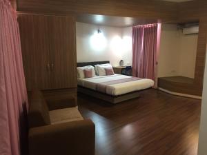 Hotel Grand Bee Bangalore