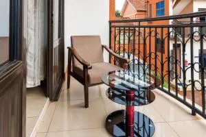 Spacious apartment in secure Resort - 46 People - Makindye