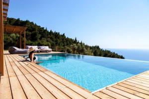 Villa Mirtes with breathtaking sea view,close to Porto Katsiki and Egremni