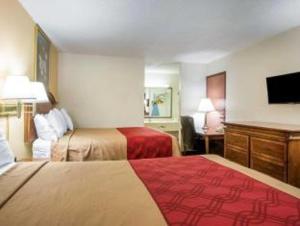 Econo Lodge Inn & Suites Macon West