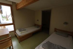 Auberges de jeunesse Auberge de Jeunesse HI Pontarlier : Lit dans Dortoir Masculin de 3 Lits