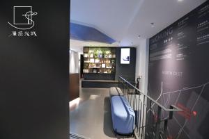 Slow Town Hotel-Glowing