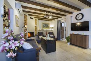 Villa Vision with Heated Pool & Jacuzzi in Sestanovac