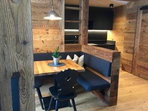 One-Bedroom Apartment room in Appartements Innerkofler Mountain Home