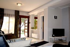 One-Bedroom  Family Suite with Sea View room in Darlex Apartments Galatex Beach Center