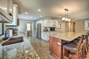 Lakefront Rest-Ashored Home w Private Dock!