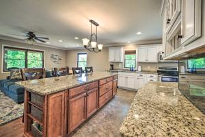 Lakefront Rest-Ashored Home w Private Dock!