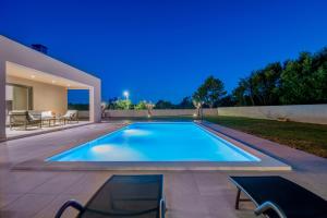 Spacious New design Villa Vitis Vitae, private pool ,1400m2 garden , Central Istria