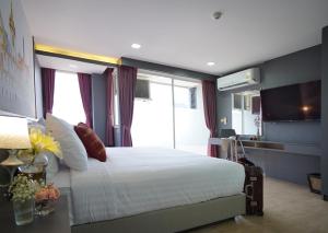 The Qube fifty Hotel