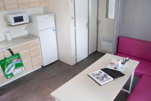 Campings Mobile Homes by KelAir at Camping Domaine des Ormes : photos des chambres