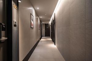 Brown Dot Hotel Signature