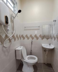 MUSLlM ONLY Wifi 3 Room with 2 aircond Menanti Village Homestay