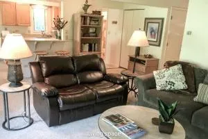 Remodeled 2 Bedroom East Vail Condo #102 w/ Hot Tub. Steps to Shuttle. - Bighorn