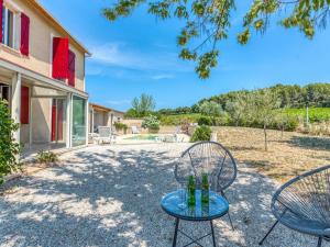 Maisons de vacances Holiday Home in Rasteau with Private Pool : photos des chambres