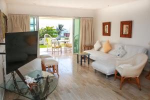 Brisas Shores Beach & OceanFront Apartments 1 or 2 bedrooms Cancun Hotel Zone