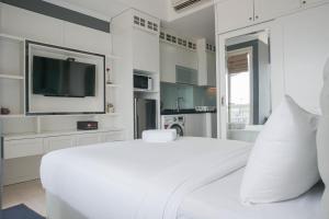 Comfy and Wonderful Studio Menteng Park Apartment By Travelio