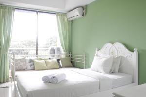 Stylish and Comfortable Studio at Beverly Dago Apartment By Travelio