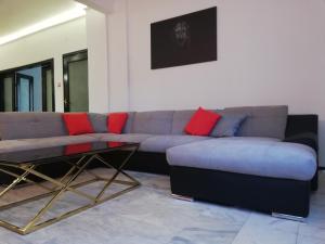 TOP CENTER spacious apartment with free parking