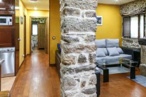 Spacious House with Jacuzzi, Mountain View near Tineo