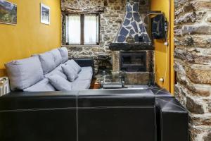 Spacious House with Jacuzzi, Mountain View near Tineo