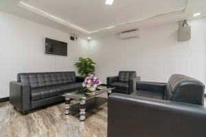 RedDoorz Plus near Eka Hospital BSD 5