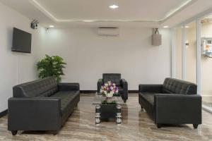 RedDoorz Plus near Eka Hospital BSD 5