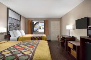 Queen Room with Two Queen Beds - Non-Smoking room in Super 8 by Wyndham Universal City