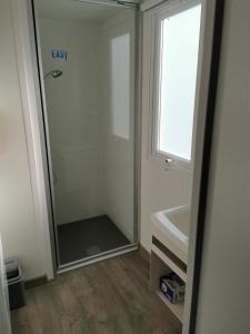 Campings Assist' Mobil Home 454 - Beau Mobil home 6 personnes 2 chambres : photos des chambres