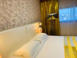 Hotels Grand Hotel de Nimes 4 etoiles : photos des chambres