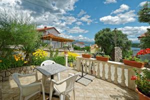Apartments Vedrana 