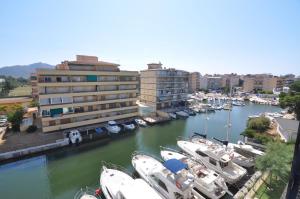 RNET - Apartments Roses Port Trebol