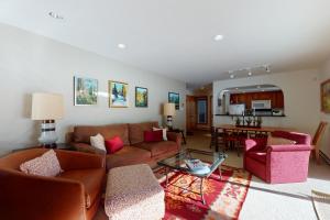 Cute 2 Bedroom East Vail Condo #1202 with Shuttle