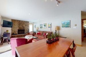 Cute 2 Bedroom East Vail Condo #1202 with Shuttle