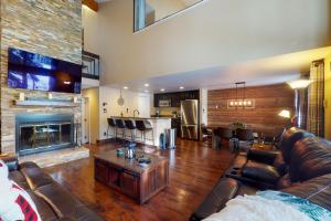 Three-Bedroom House room in Courtside Townhomes