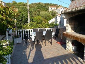 Romantic Apartment With Sea View Vinie, Dalmatia