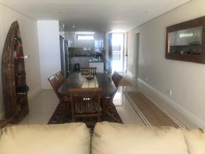 Apartment 13 Santana Pebbles, 164 South Beach Road, La Mercy