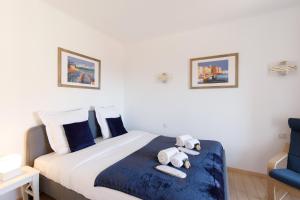 Alexandra YourHostHelper