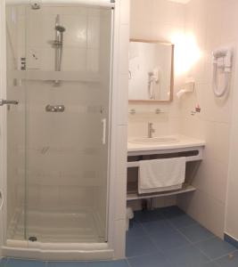 Logis Hôtel La Rosière----Situé entre BAYEUX et ARROMANCHES