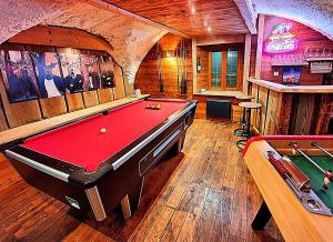 Chalets Cosy Lodge au pied de l'Alpe D'Huez Sport et Detente Jacuzzi Piscine Sauna Bar Billard : photos des chambres