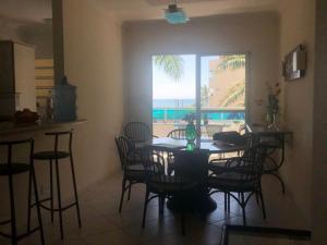 Apartamento área nobre da praia grande, vista para o mar, 3 suítes