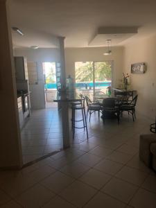 Apartamento área nobre da praia grande, vista para o mar, 3 suítes