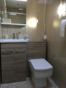 Sunset Retreat Lodge with Hot Tub